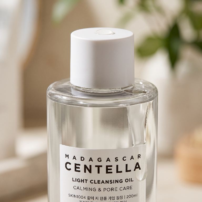 SKIN1004 Madagascar Centella Light Cleansing Oil 200ml — Korea pre-order photo 2