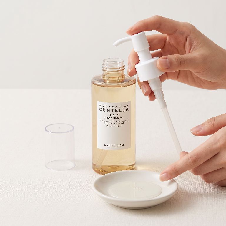 SKIN1004 Madagascar Centella Light Cleansing Oil 200ml — Korea pre-order photo 3