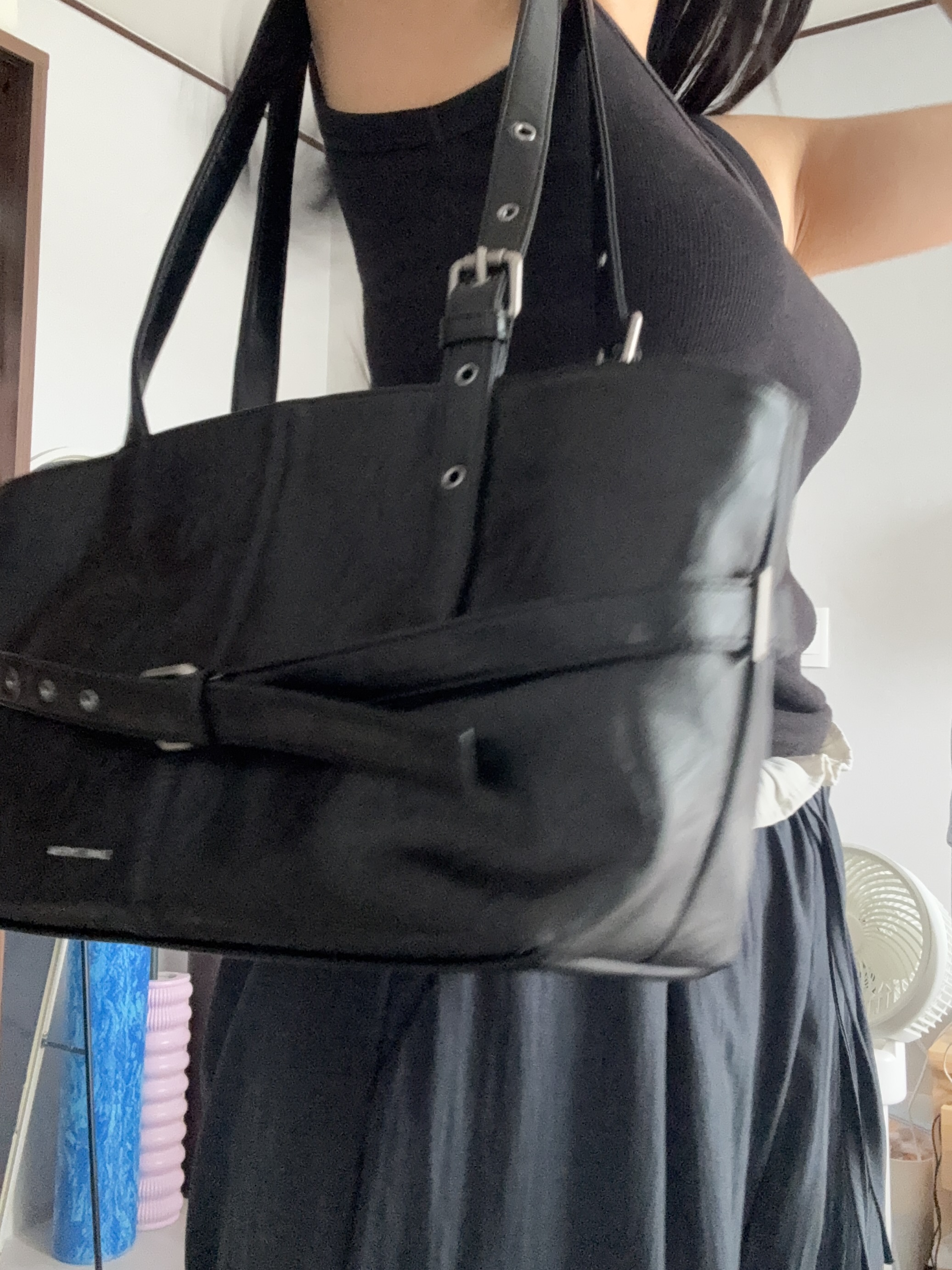 SAMO ONDOH Le Belt Bag M Baked Black — Korea pre-order photo